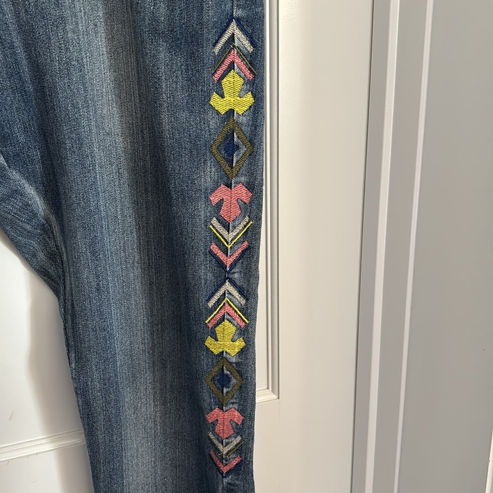Ashley Stewart Western / Aztec embroidered intentionally weathered jeans - Picture 5 of 16